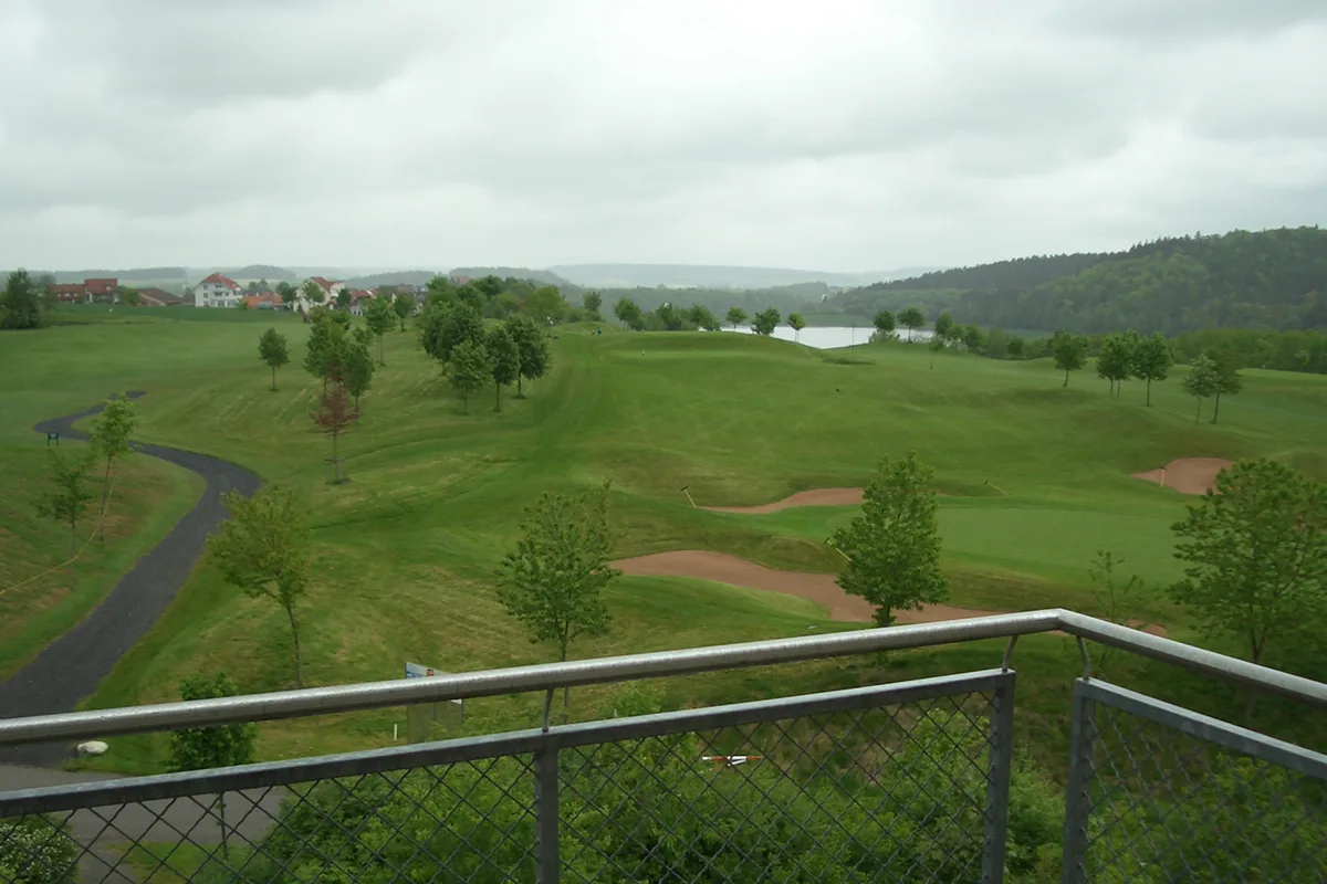 Ausblick auf den Golfplatz am Twistesee.