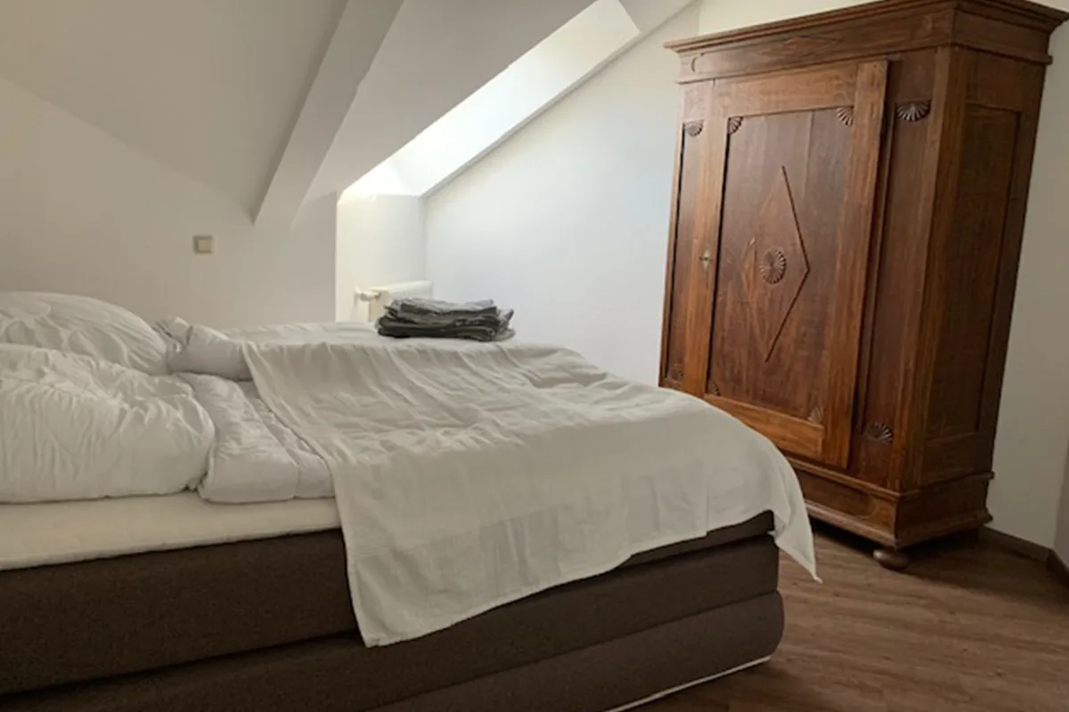 Schalfzimmer in der Ferienwohnung mit Golfplatz am Twistesee.