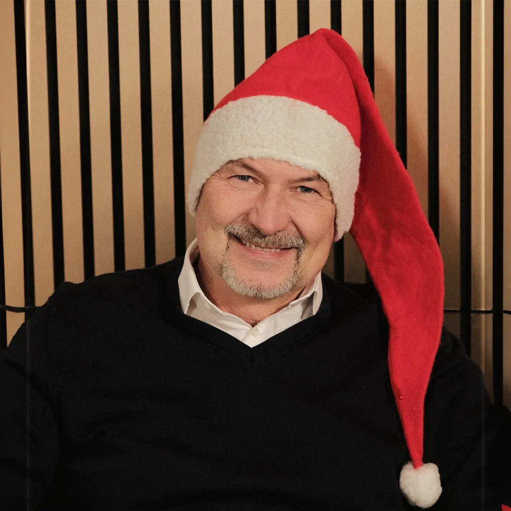 Lars Thone mit Weihnachtsmütze